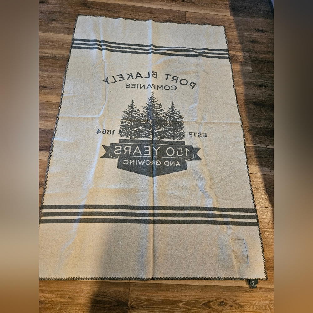 Woolrich Throw - Picture 6 of 8